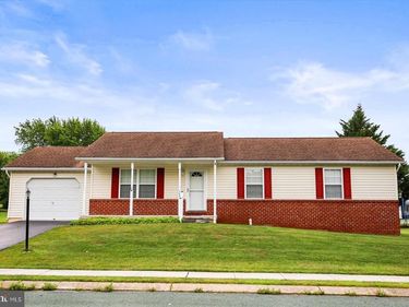 285 DRUMMER DRIVE, NEW OXFORD, PA 17350