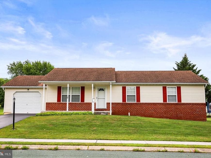 285 Drummer Drive, New Oxford, PA 17350 Main Photo
