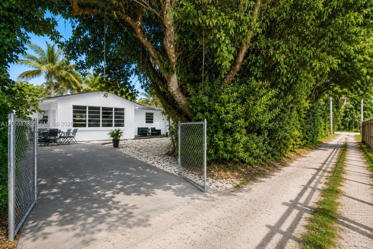 230 NE 2nd Pl , Dania Beach, FL 33004 Photo