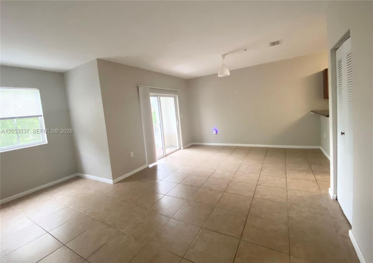 8960 NW 97th Ave , Unit 220, Doral, FL 33178 Photo