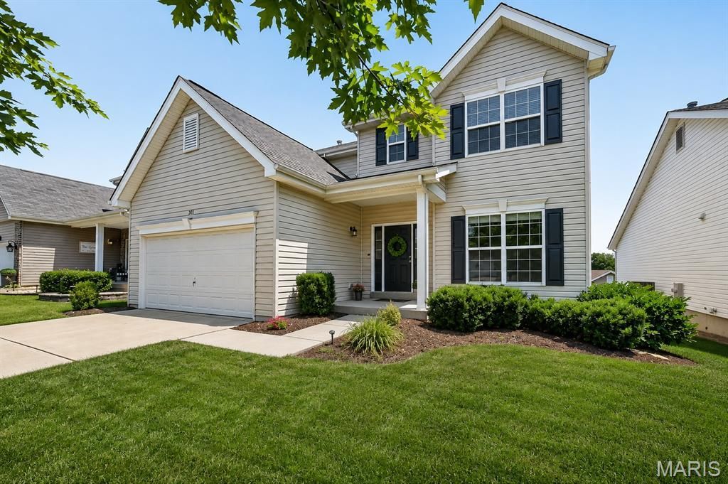302 Pecan Bluffs Drive, Wentzville, MO 63385 Main Photo