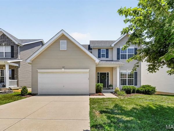 302 Pecan Bluffs Drive , Wentzville, MO 63385