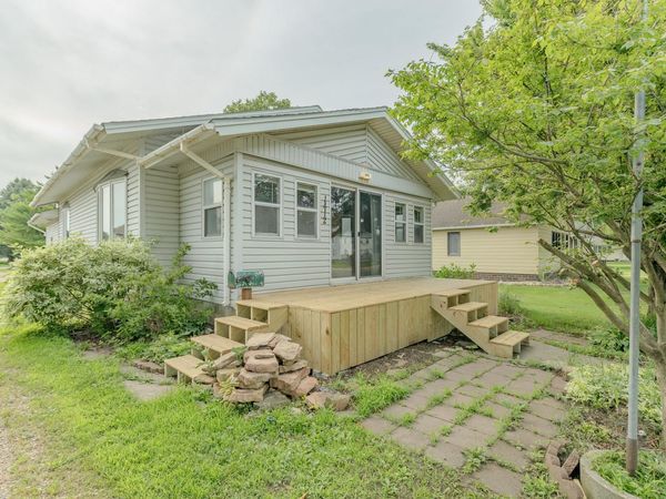 1412 Okoboji Avenue , Milford, IA 51351
