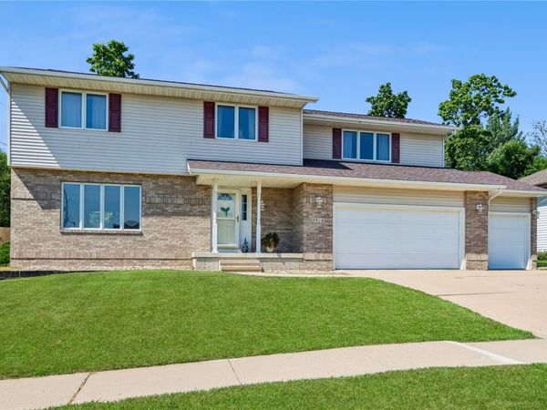 2816 Lancelot Lane NW, Cedar Rapids, IA 52405