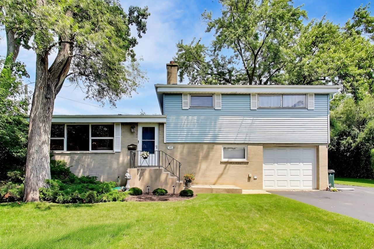 1115 Pfingsten Road , Glenview, IL 60025