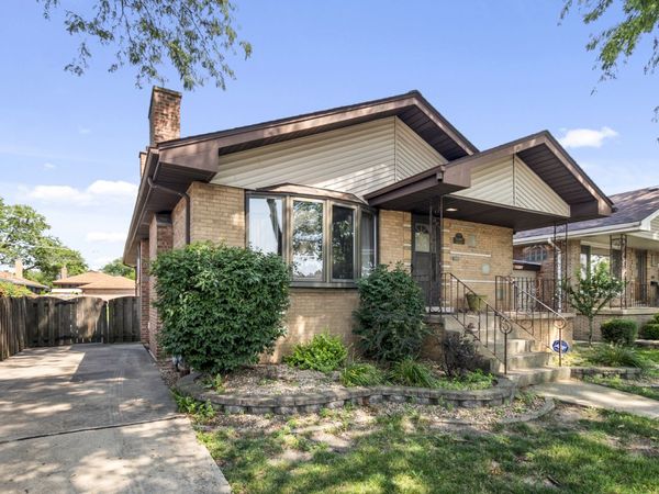 11109 S Avenue J , Chicago, IL 60617