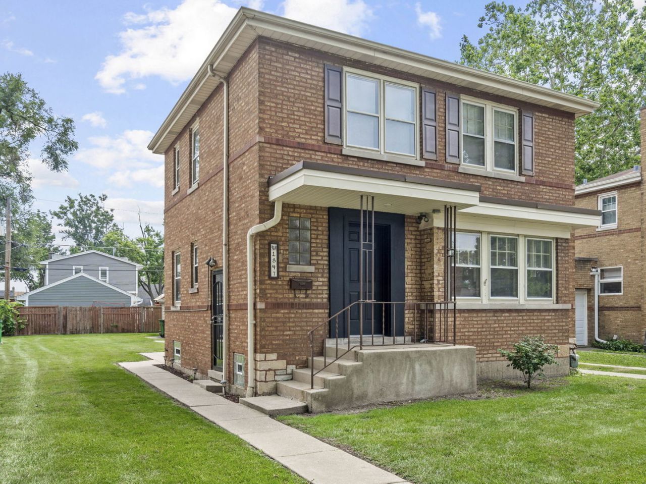 1847 Newcastle Avenue, Westchester, IL 60154