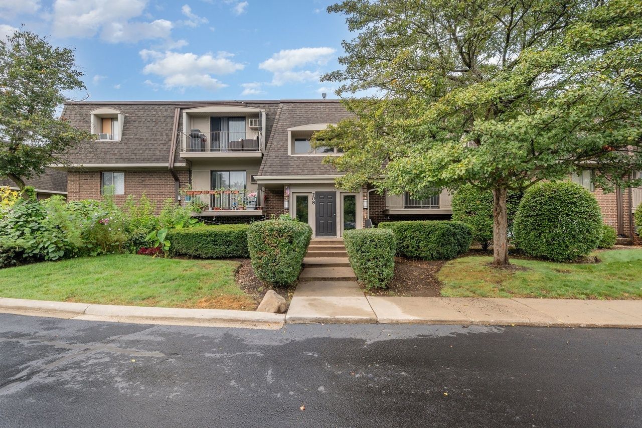 208 E Bailey Road, Naperville, IL 60565