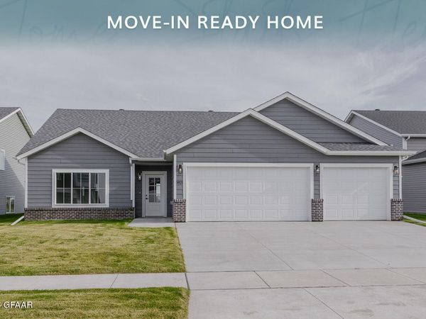 5921 LOU ANN Street, Grand Forks, ND 58201