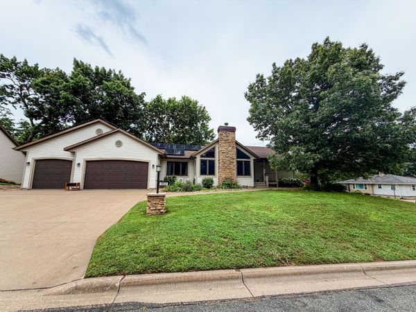 1053 Canary Ln, Onalaska, WI 54650