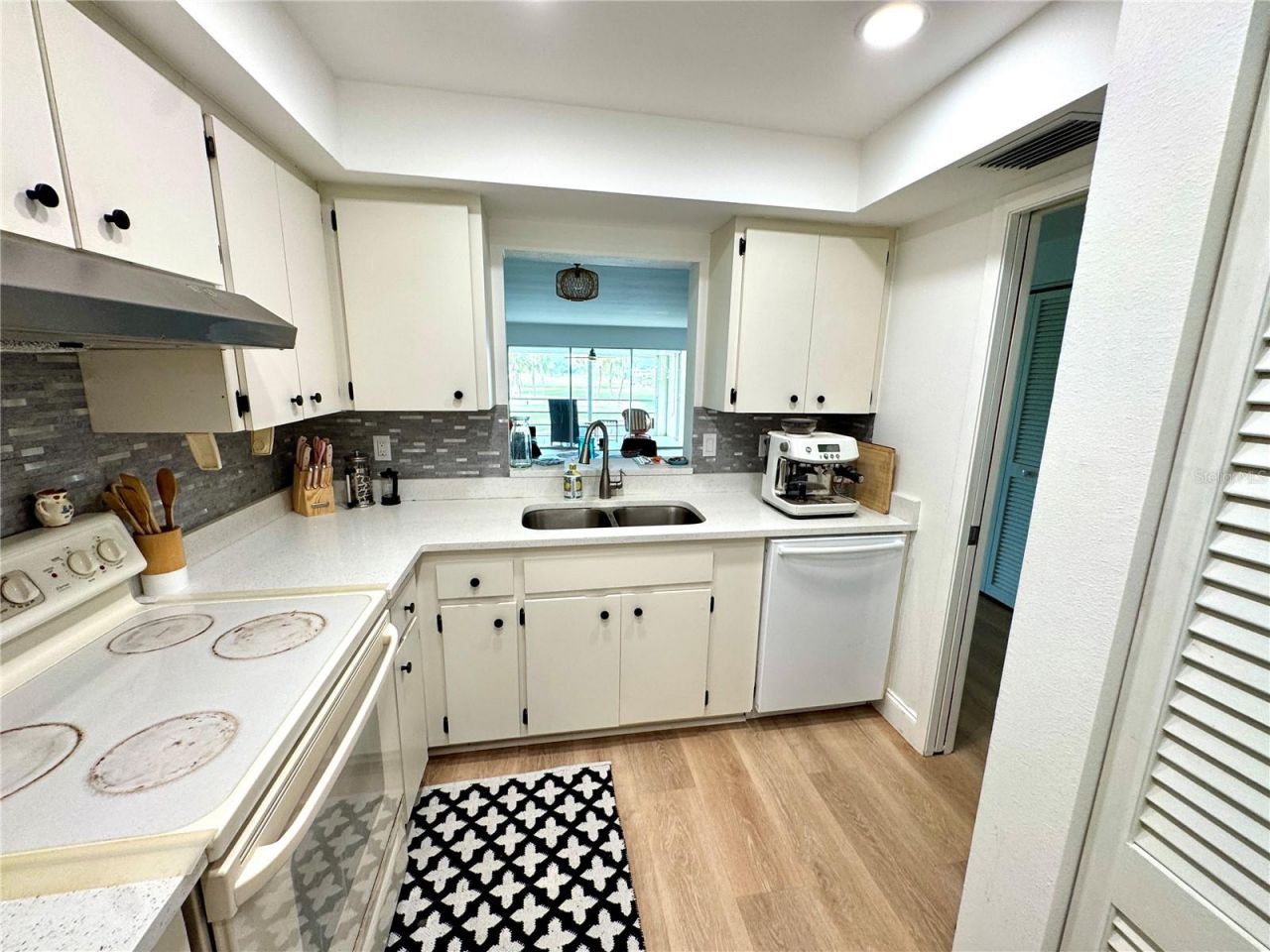 6999 W Country Club Drive N, Unit 225, Sarasota, FL 34243 Photo