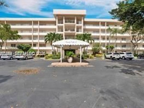 3970 Oaks Clubhouse Dr , Unit 302, Pompano Beach, FL 33069