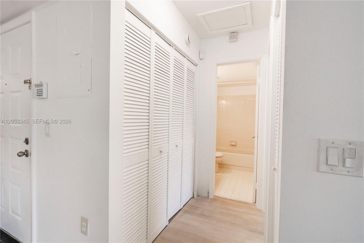 20260 NE 3rd Ct , Unit 2, Miami, FL 33179 Photo