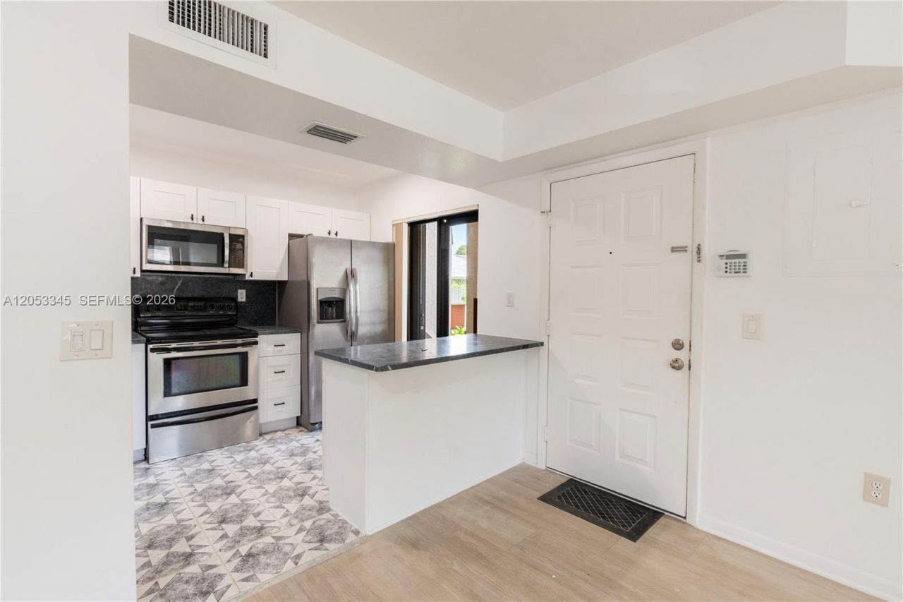 20260 NE 3rd Ct , Unit 2, Miami, FL 33179 Photo