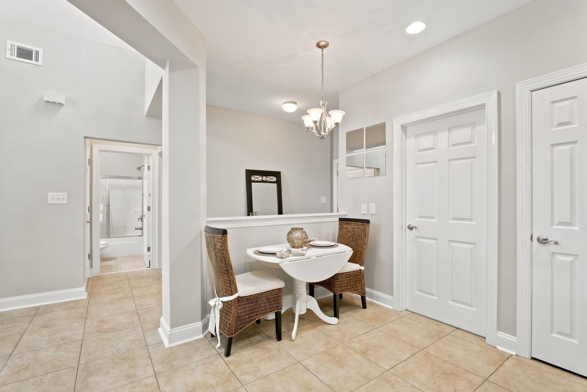 4488 Girvan Dr. Photo 10