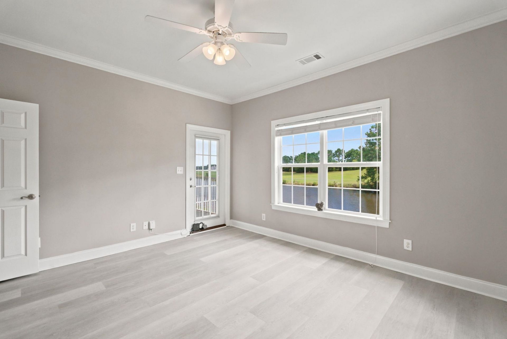 4488 Girvan Dr. Photo 22