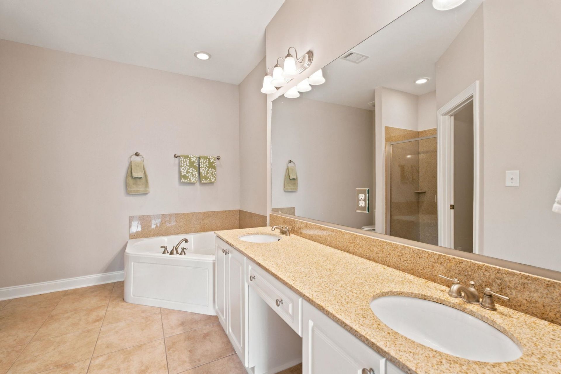4488 Girvan Dr. Photo 25