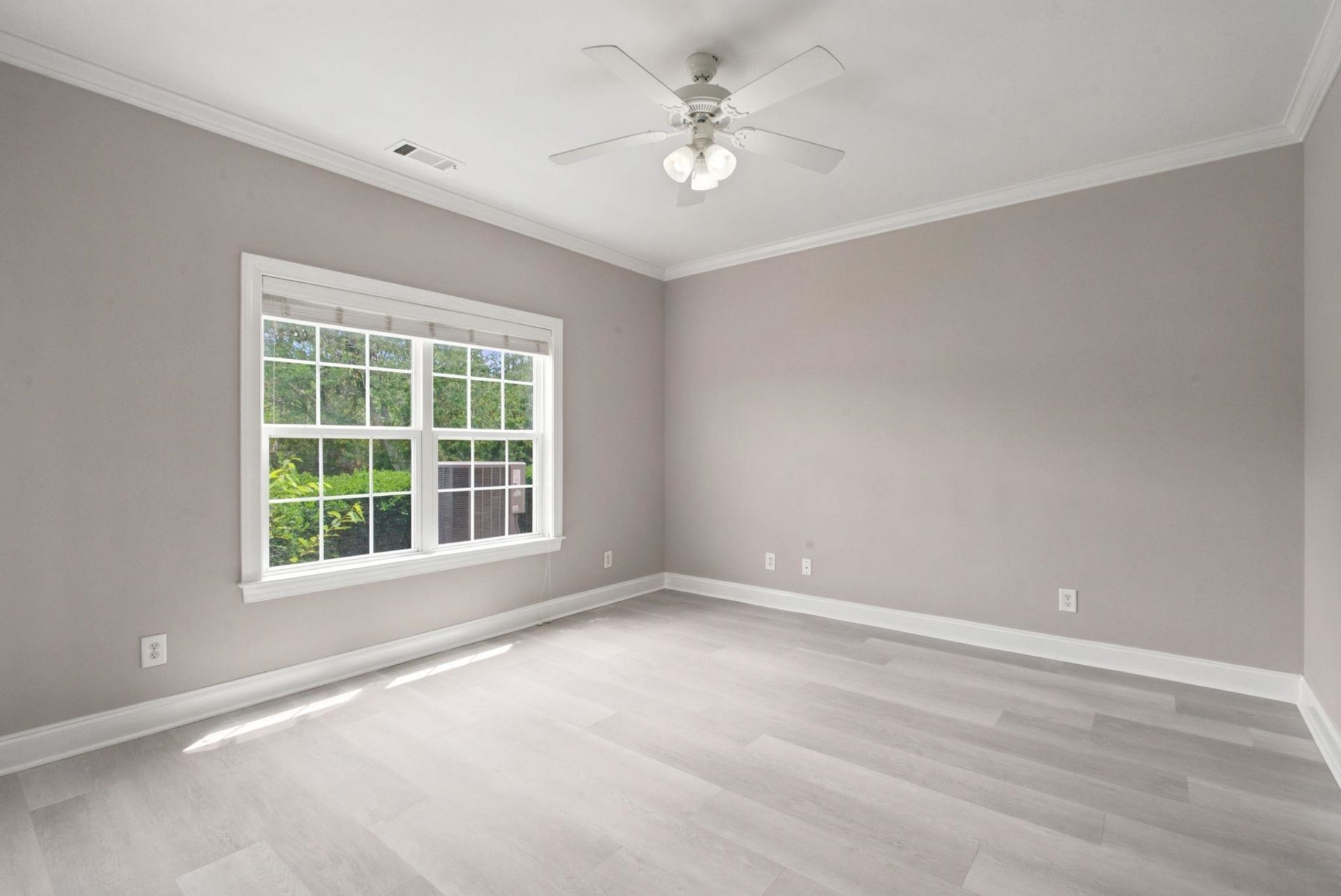 4488 Girvan Dr. Photo 30