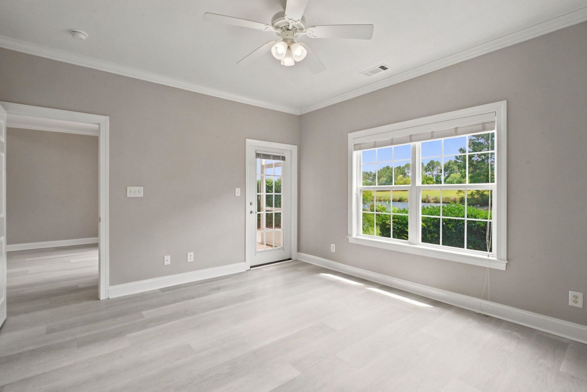 4488 Girvan Dr. Photo 32
