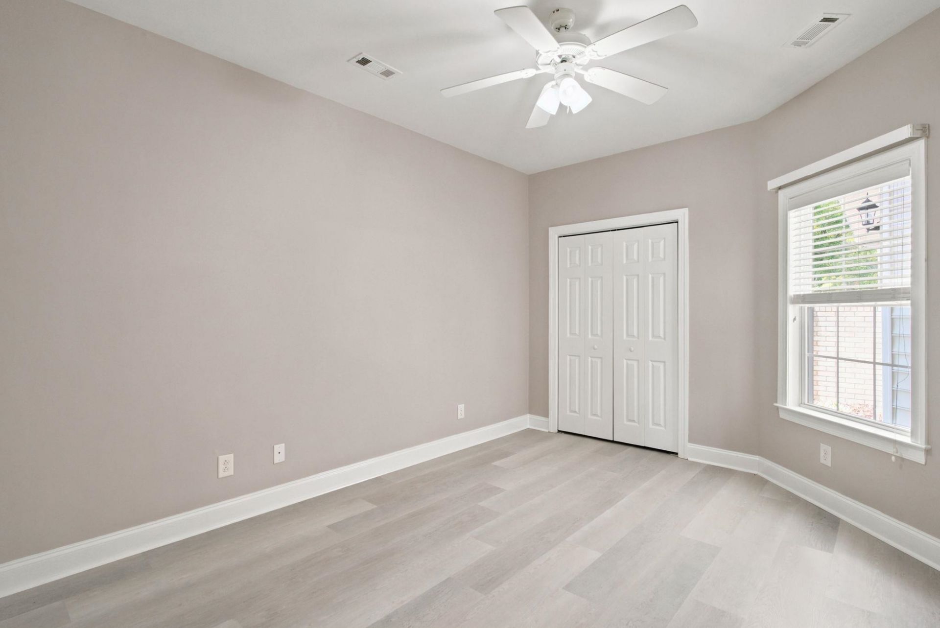 4488 Girvan Dr. Photo 38