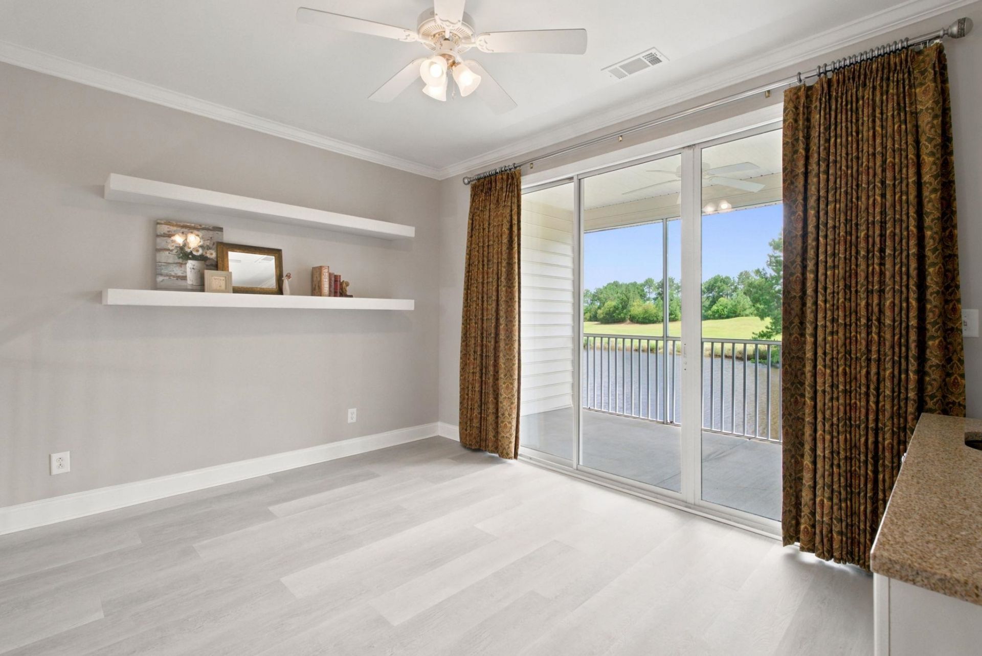 4488 Girvan Dr. Photo 40