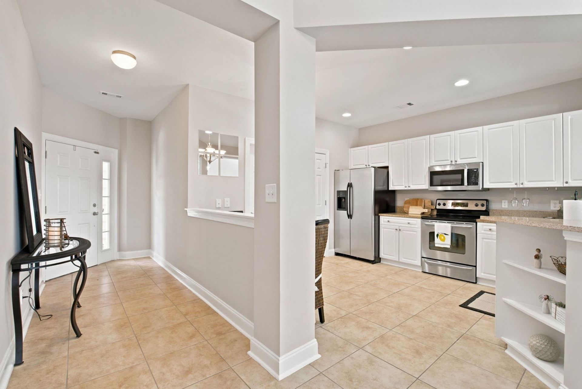 4488 Girvan Dr. Photo 8
