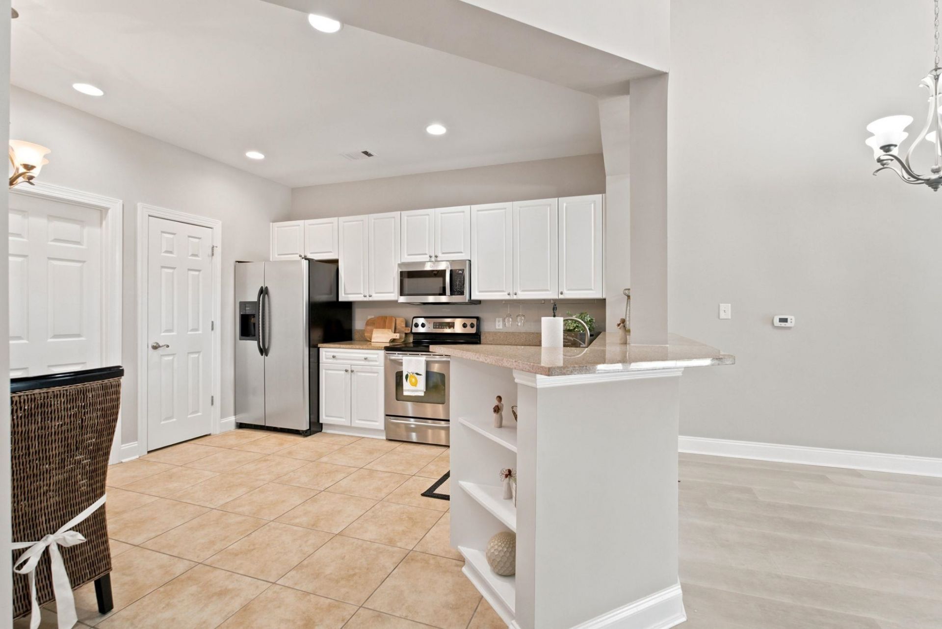 4488 Girvan Dr. Photo 9