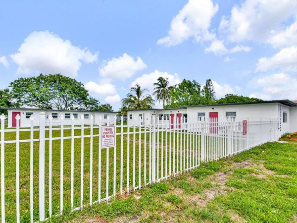 1725 NE 148TH Street, Unit 5, Miami, FL 33181