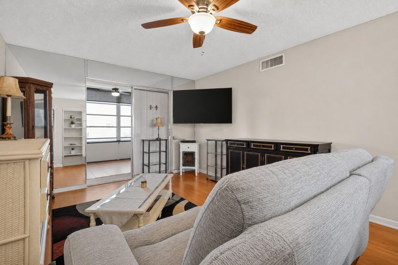 300 NE 26th Avenue, Unit 408, Boynton Beach, FL 33435 Photo
