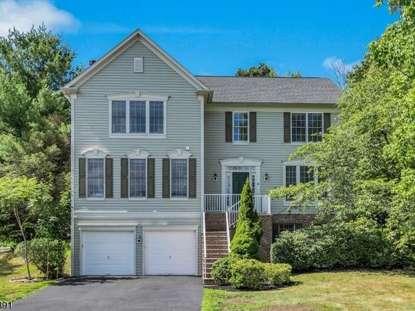 16 Bedford Dr, Bernards, NJ 07920