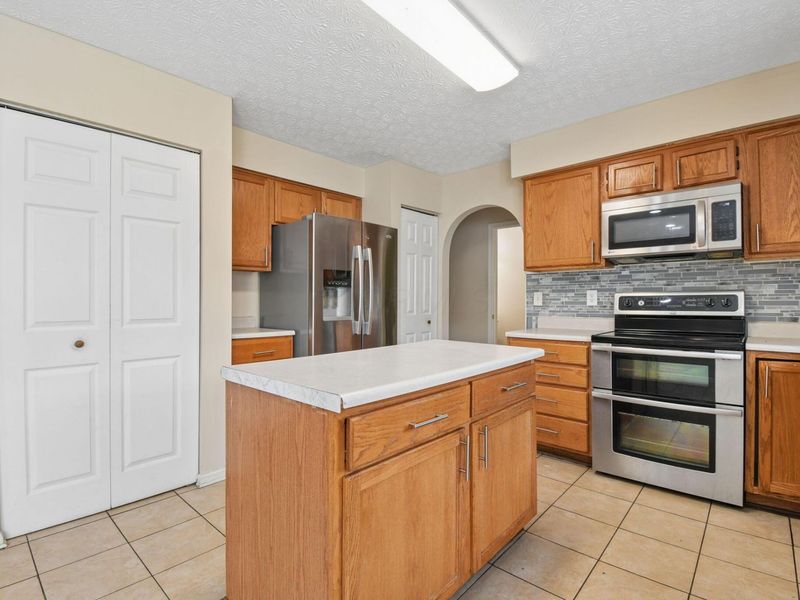 3350 Kady Lane, Columbus, OH 43232 Photo 9