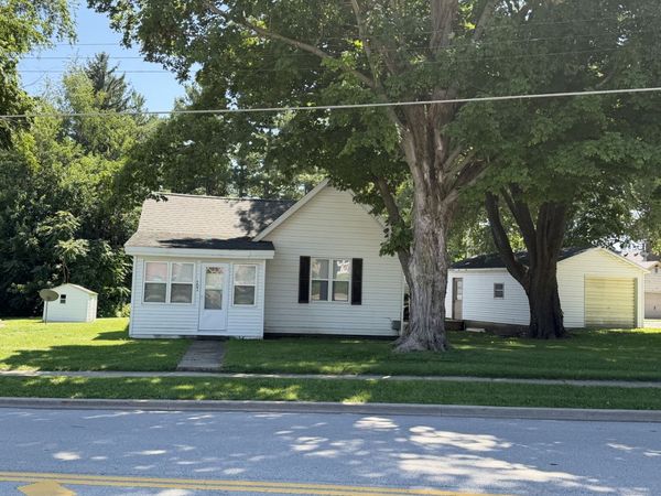 103 E State Street , Mahomet, IL 61853