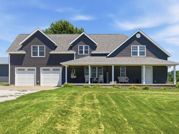 1219 N Mississippi Street , Blue Grass, IA 52726