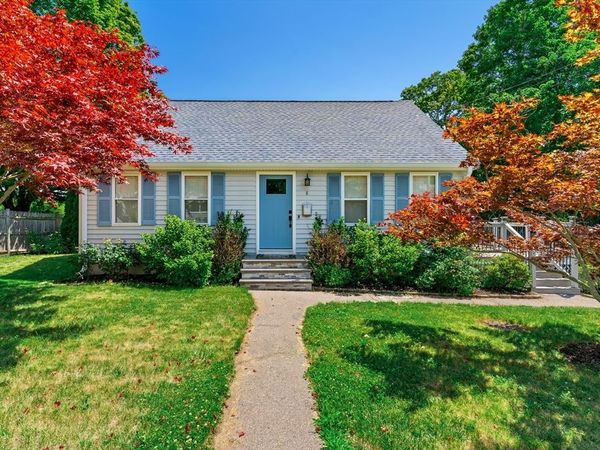 8 Gushee Ln, Taunton, MA 02780