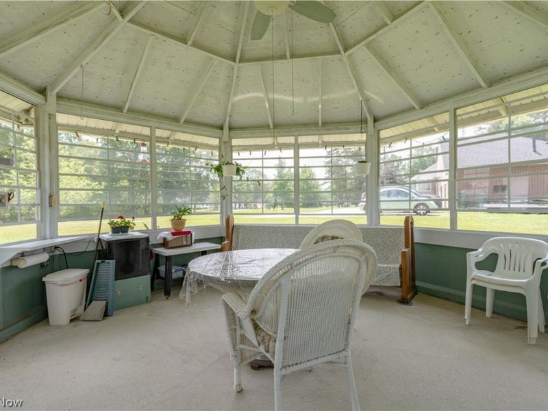 8463 Schubert Avenue NE, Alliance, OH 44601 Photo 11