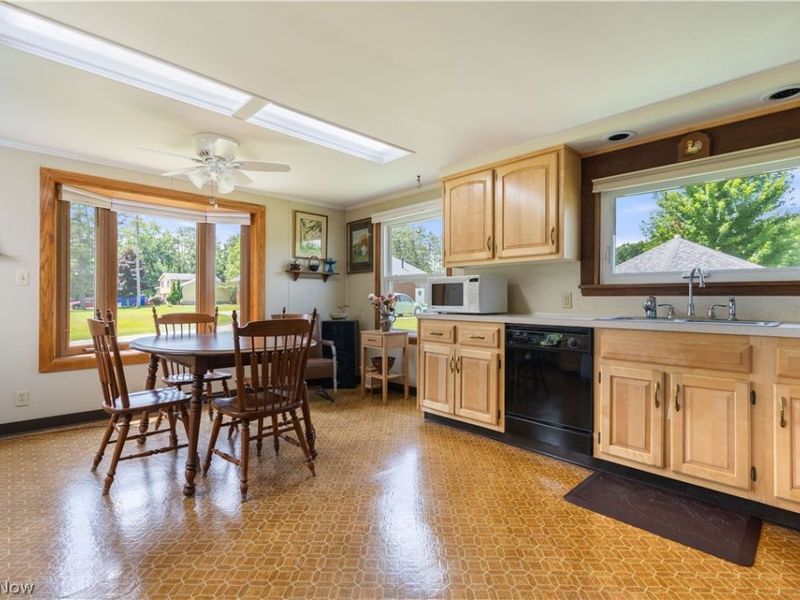 8463 Schubert Avenue NE, Alliance, OH 44601 Photo 19