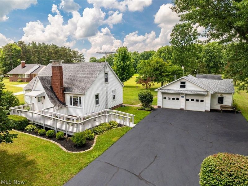 8463 Schubert Avenue NE, Alliance, OH 44601 Photo 2