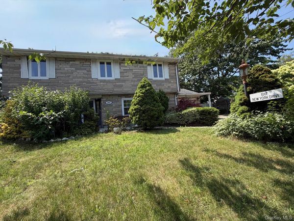 1067 N New York Drive , Massapequa, NY 11758