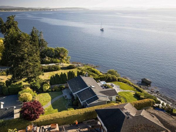 8585 Lochside Dr , North Saanich, BC V8L 1M5