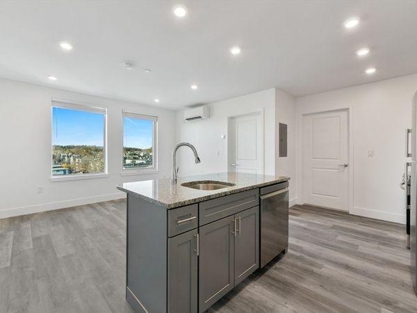 585 Essex St, Unit 709, Lynn, MA 01901