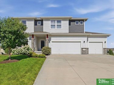11036 Cove Hollow Circle, Papillion, NE 68046