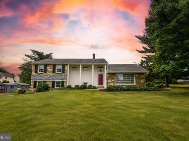 10 E SUMMIT AVENUE, TELFORD, PA 18969