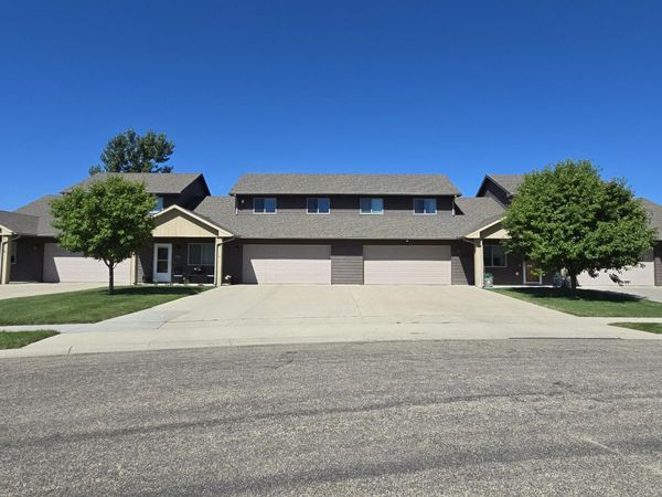 904 Villa Drive, Aberdeen, SD 57401