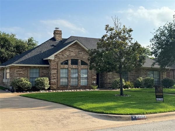 2907 Sweet Briar Street , Grapevine, TX 76051