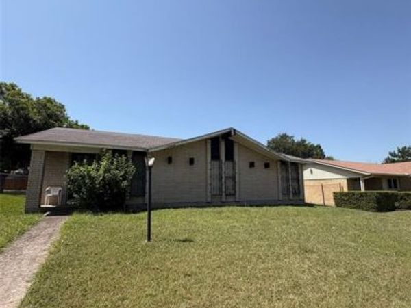 1306 Aldenwood Drive , Dallas, TX 75232
