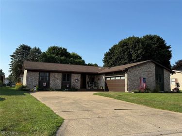 112 Karns Drive, Dover, OH 44622