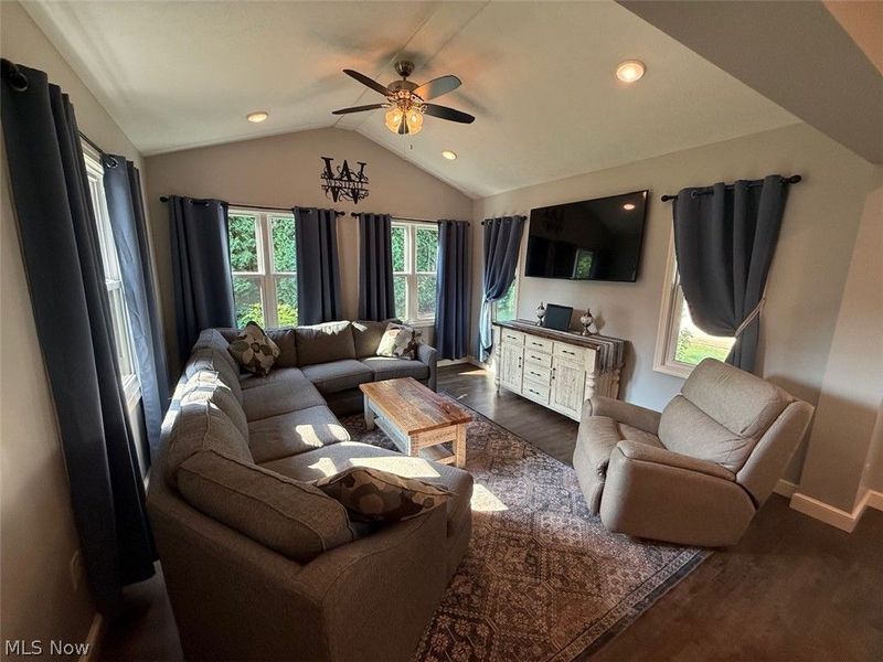 112 Karns Drive , Dover, OH 44622 Photo 10