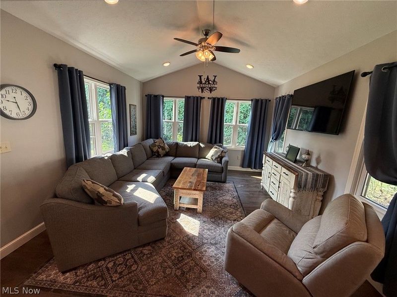 112 Karns Drive , Dover, OH 44622 Photo 11