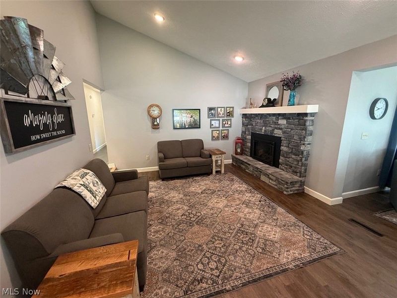 112 Karns Drive , Dover, OH 44622 Photo 12