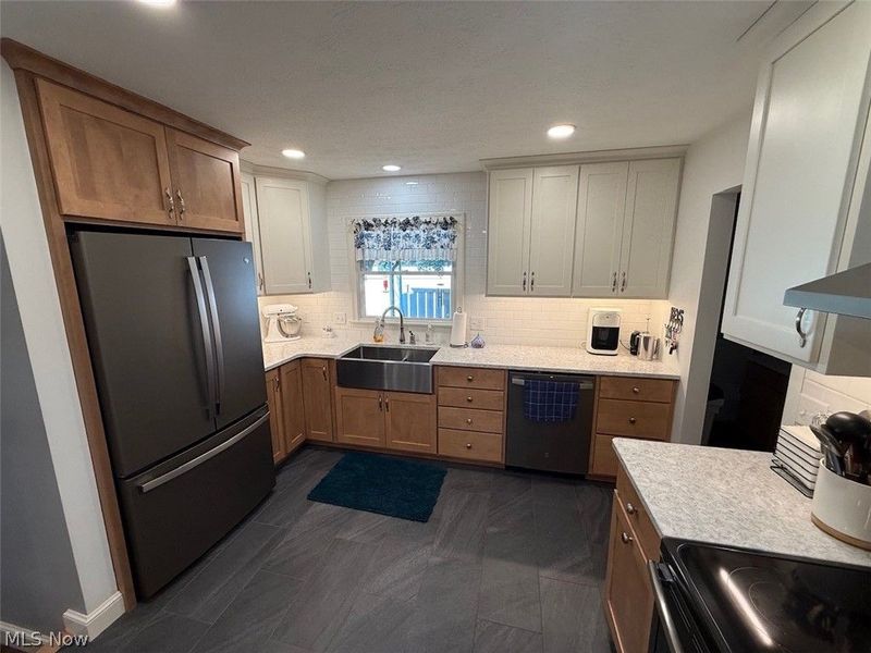 112 Karns Drive , Dover, OH 44622 Photo 6